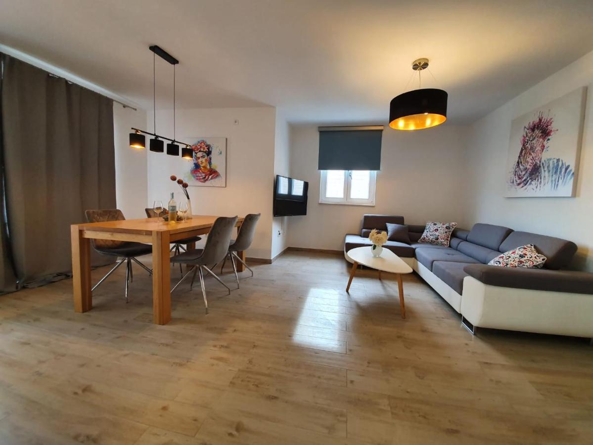 L & L Apartmani بول المظهر الخارجي الصورة